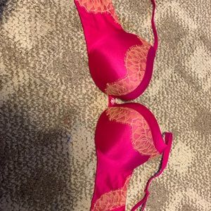 Victoria secrets bra size 32c❤️
